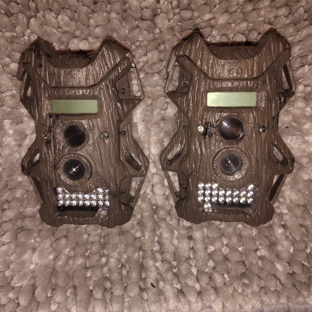 Brown Trail Camera Set . Comes With Memory Cards